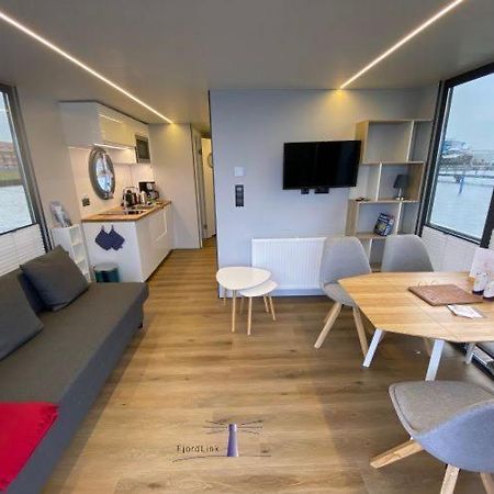 Hausboot Fjord Vela Mit Biosauna In バース エクステリア 写真