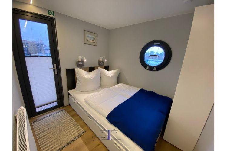 Hausboot Fjord Vela Mit Biosauna In バース エクステリア 写真